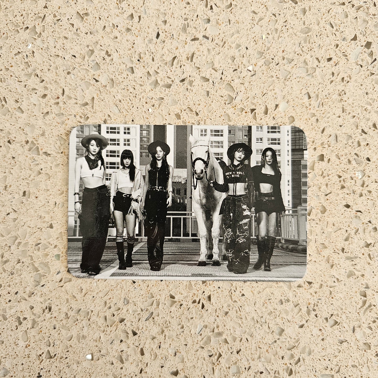 LE SSERAFIM - UNFORGIVEN MUSIC KOREA GROUP PHOTOCARD (VER 1.)