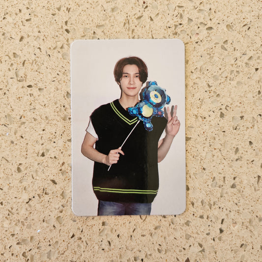 [DAMAGED] WAYV - KICK BACK OWHAT LUCKY DRAW PHOTOCARD (HENDERY VER.)