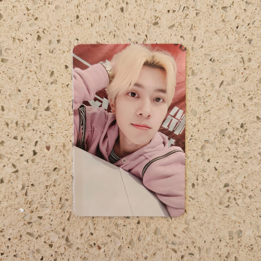 [DAMAGED] WAYV - KICK BACK OWHAT LUCKY DRAW PHOTOCARD (HENDERY VER.)