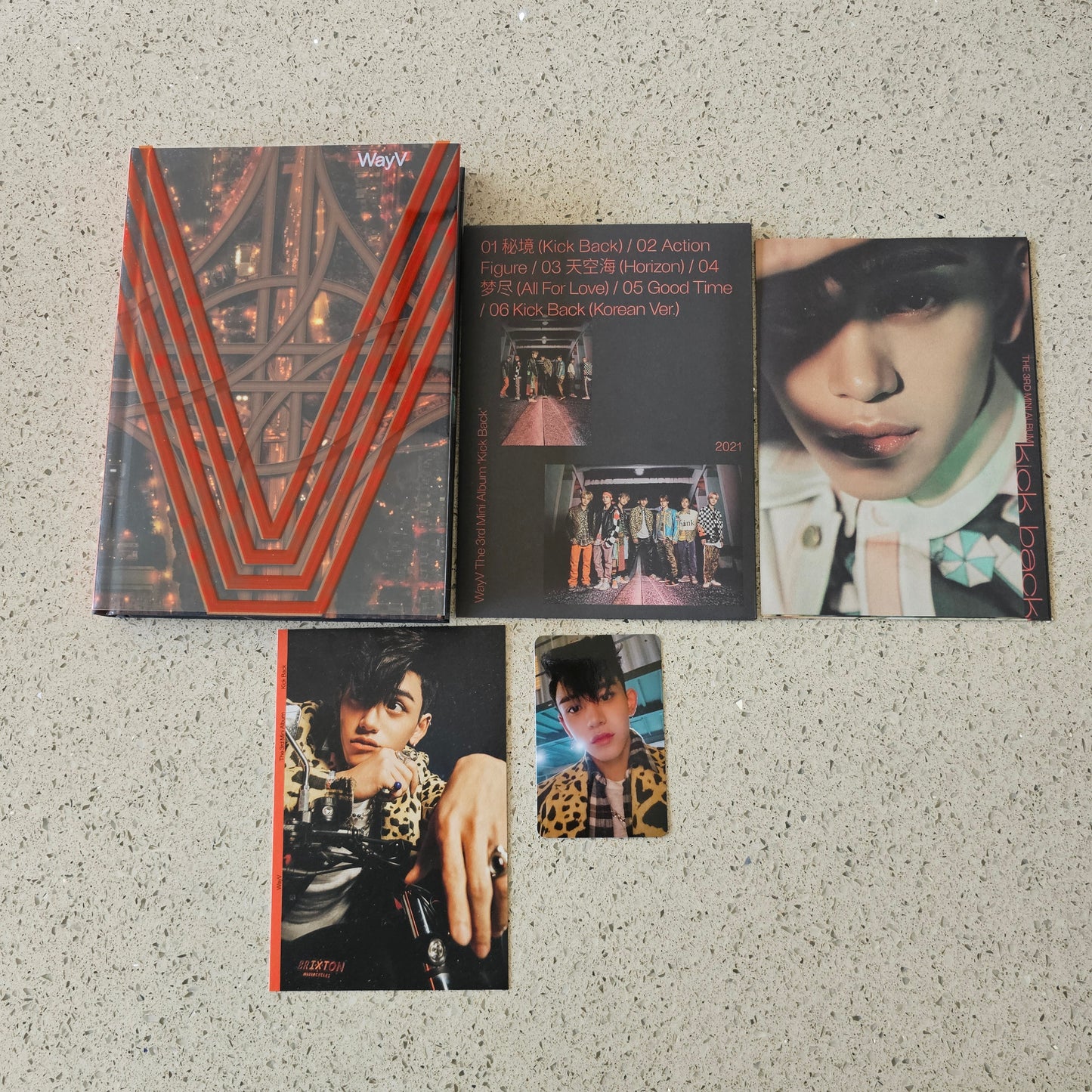 [OPENED] WAYV - KICK BACK (HITCHHIKER VER. - LUCAS PC)