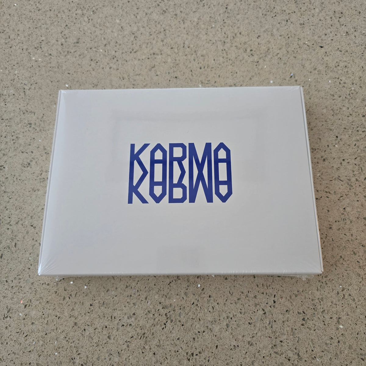[DAMAGED] STRAY KIDS - KARMA (PHOTOBOOK VER. - HOORAY VER.)