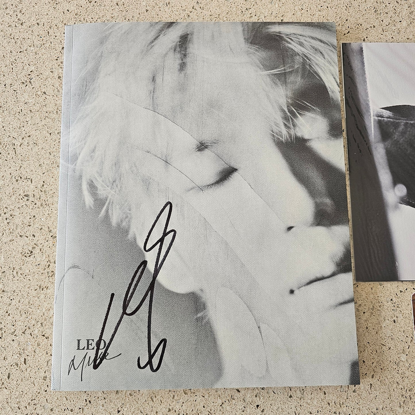[OPENED] LEO - MUSE (OFFICIAL SIGNED)