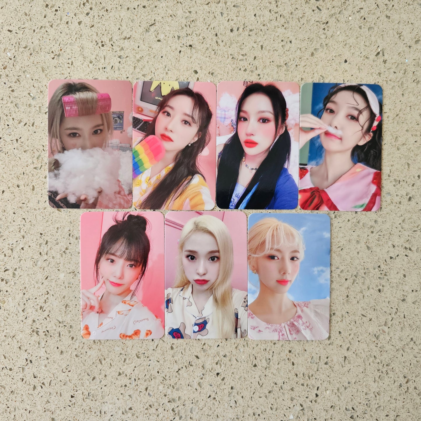 DREAMCATCHER - 2022 SEASON'S GREETINGS MUSIC KOREA POB PHOTOCARDS