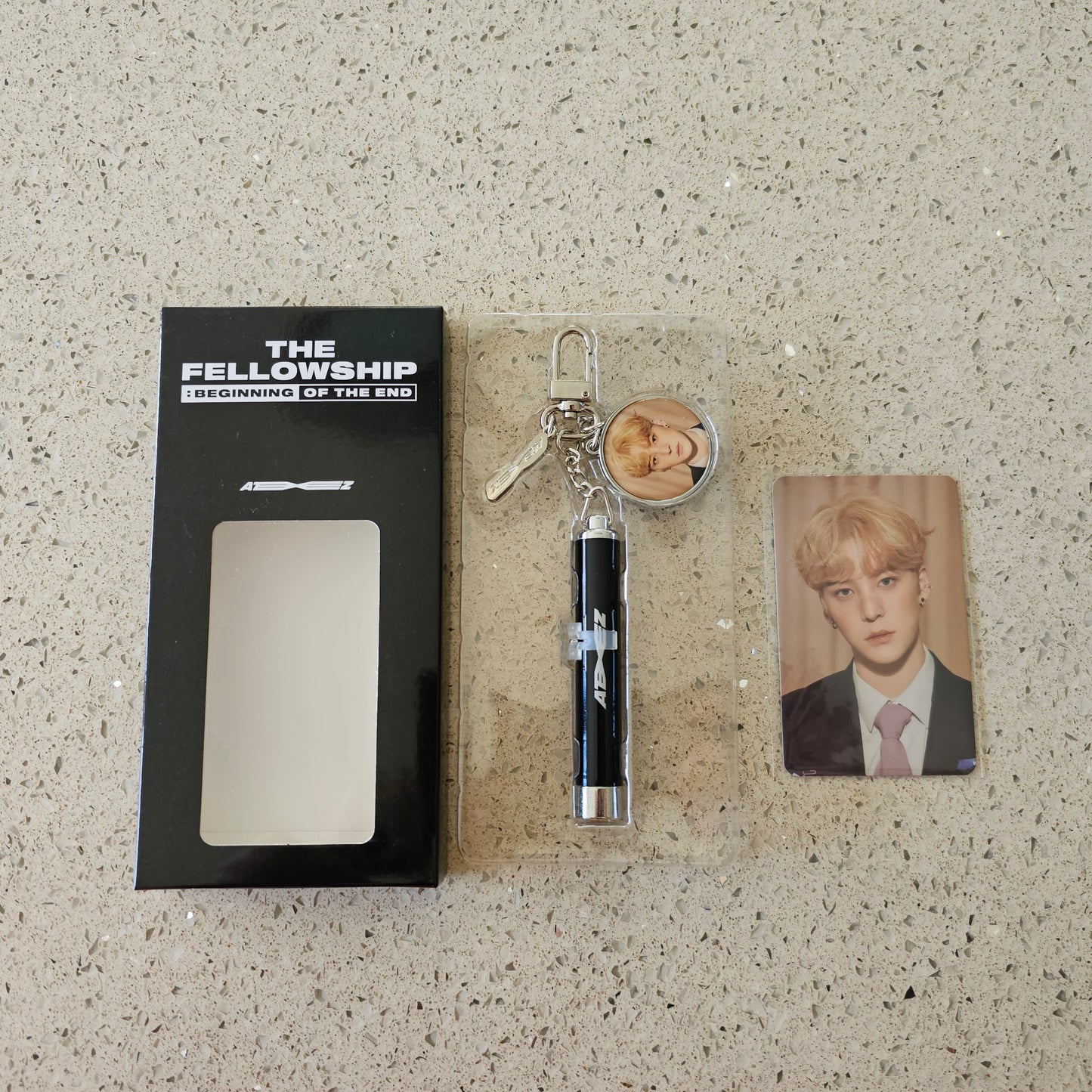 ATEEZ PROJECTION KEYRING & PHOTOCARD (YUNHO VER.)