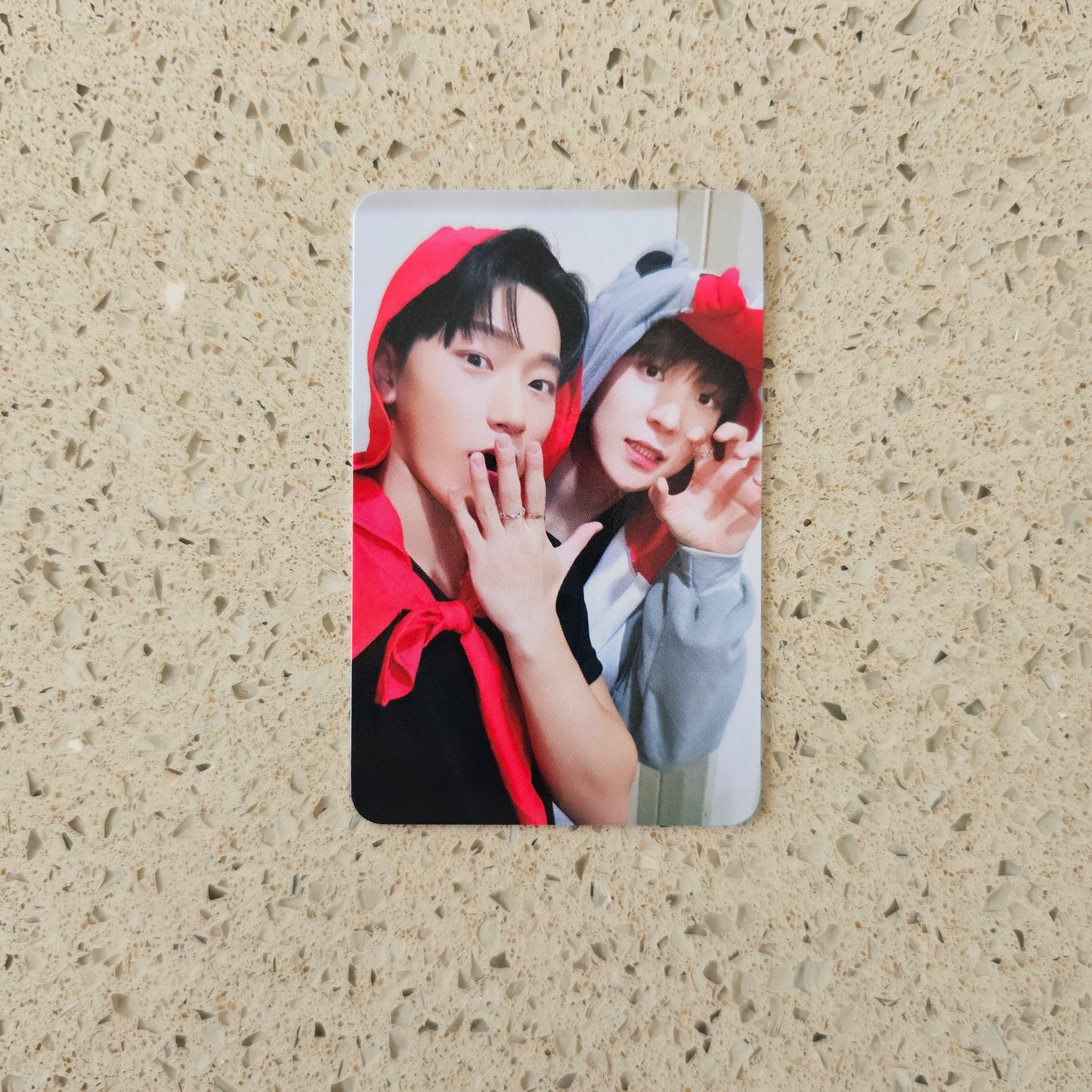 ATEEZ - GOLDEN HOUR MAKESTAR PHOTOCARDS (UNIT RED CAPE & WOLF VER.)