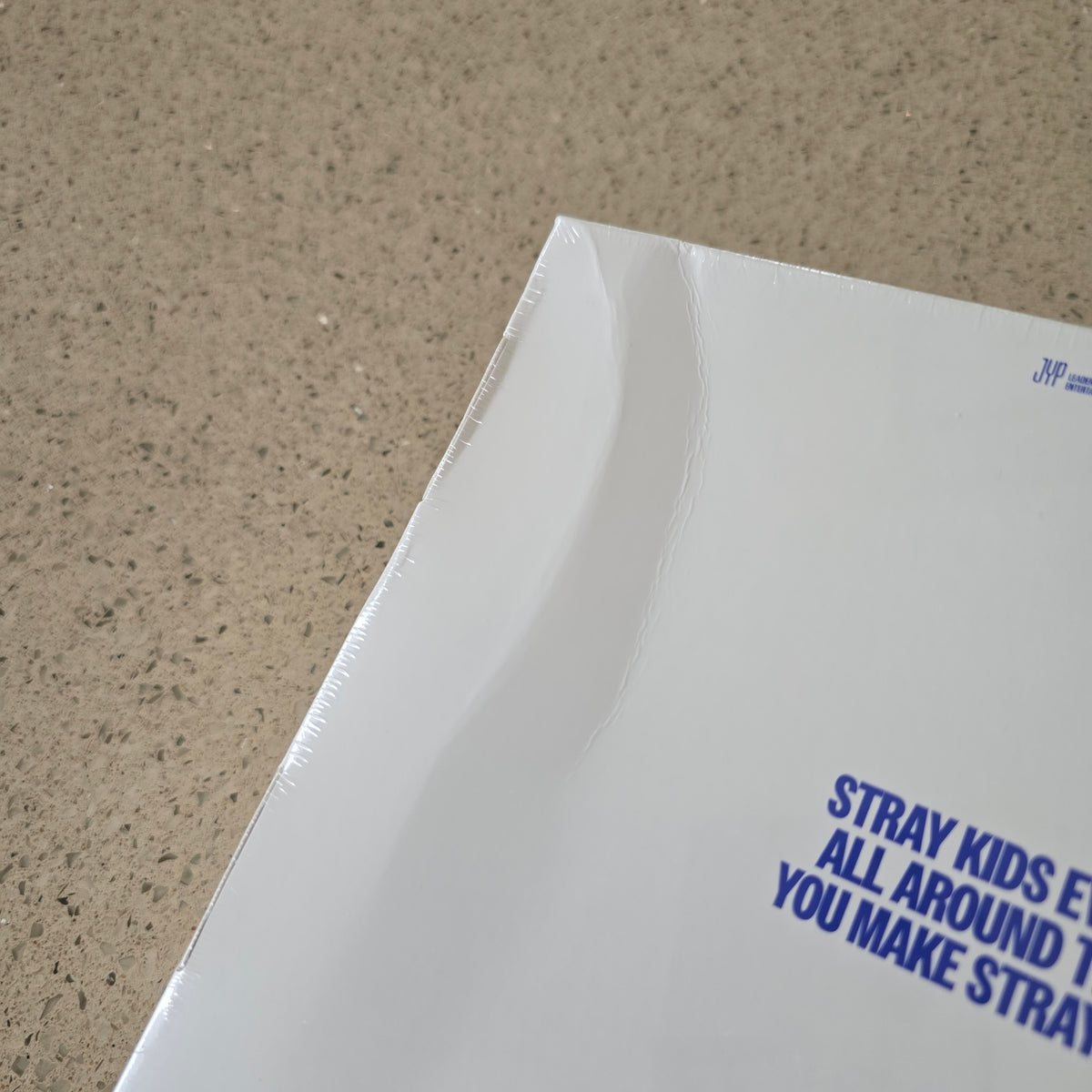[DAMAGED] STRAY KIDS - KARMA (PHOTOBOOK VER. - HOORAY VER.)