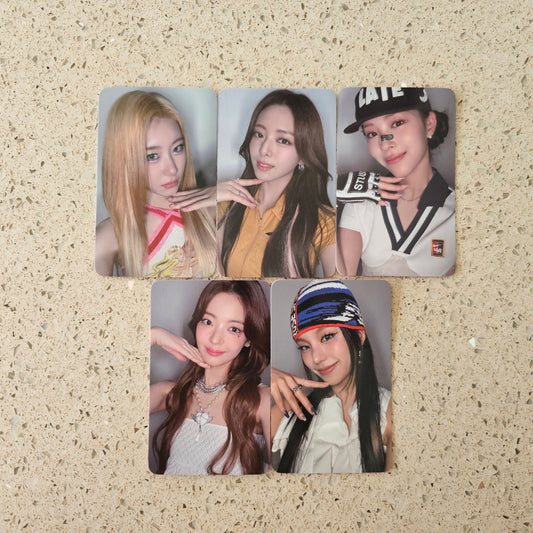 ITZY - GOLD JYP POB PHOTOCARDS